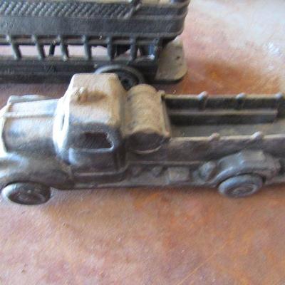 G-36  DOUBLE DECKER AND TRUCK 