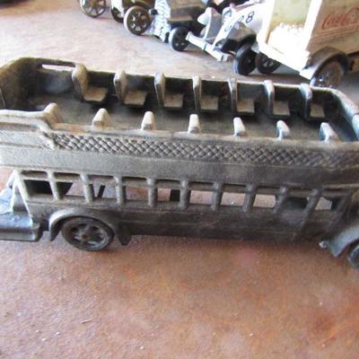 G-36  DOUBLE DECKER AND TRUCK 