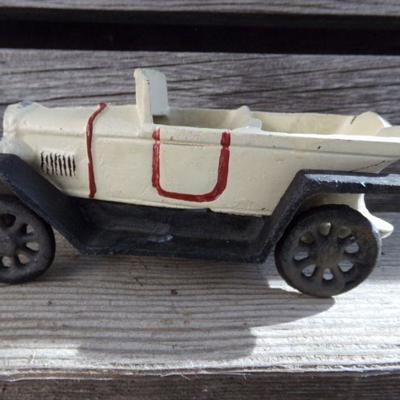 LOT 337  CAST CINDERELLA LIKE CARRIAGE AND TRUCK