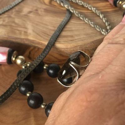D8: Collection of Costume Jewelry