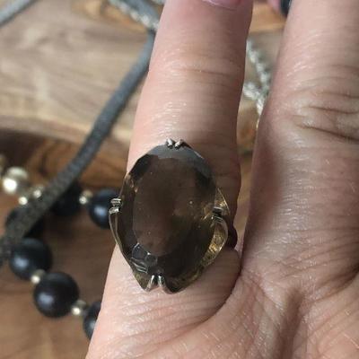 D8: Collection of Costume Jewelry
