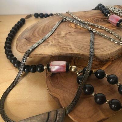 D8: Collection of Costume Jewelry