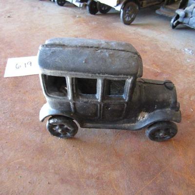 G-3  MOTORCYCLE COP AND 2 CAST IRON CARS