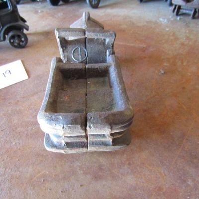 G-3  MOTORCYCLE COP AND 2 CAST IRON CARS