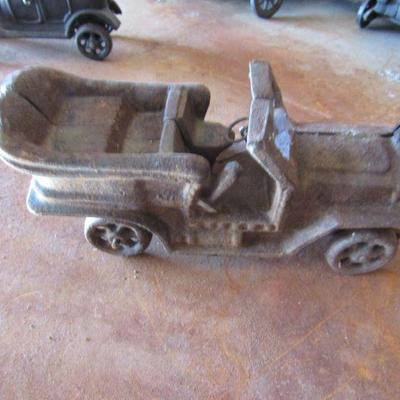 G-3  MOTORCYCLE COP AND 2 CAST IRON CARS