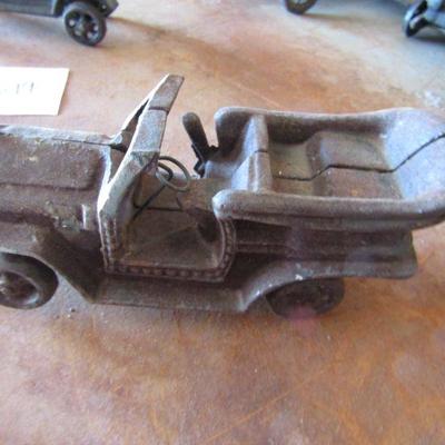 G-3  MOTORCYCLE COP AND 2 CAST IRON CARS