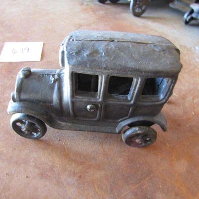 G-3  MOTORCYCLE COP AND 2 CAST IRON CARS