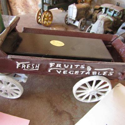 G-8  CAST IRON FRUIT AND VEGETABLE HORSE AND CART