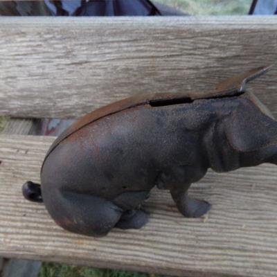 LOT 262  CAST IRON PIG/BOAR PIGGY BANK