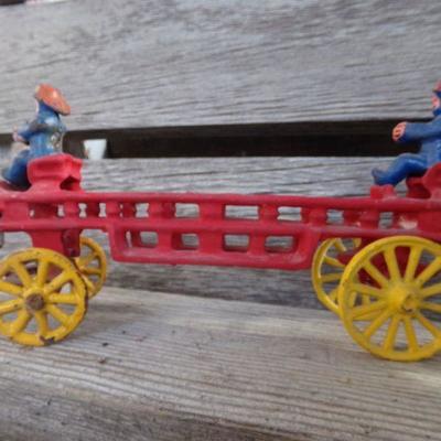 LOT 263  CAST IRON HORSE DRAWN FIRETRUCK AND US MAIL WAGON