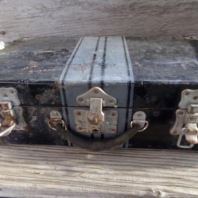 LOT 265  METAL VINTAGE SUITCASE & AMMO BOX