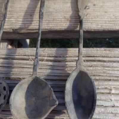 LOT 268  LARGE LOT OF CAST IRON KITCHEN UTENSILS AND PEGGED HANGERS