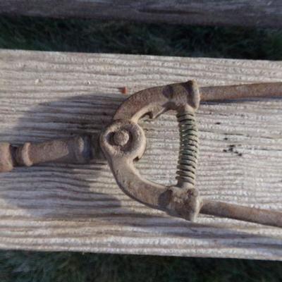 LOT 268  LARGE LOT OF CAST IRON KITCHEN UTENSILS AND PEGGED HANGERS