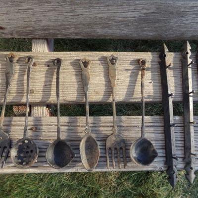 LOT 268  LARGE LOT OF CAST IRON KITCHEN UTENSILS AND PEGGED HANGERS