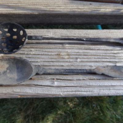 LOT 268  LARGE LOT OF CAST IRON KITCHEN UTENSILS AND PEGGED HANGERS