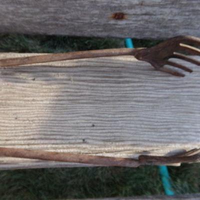 LOT 268  LARGE LOT OF CAST IRON KITCHEN UTENSILS AND PEGGED HANGERS