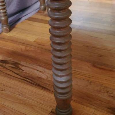 Gorgeous 19th century gate leg/drop leaf walnut dining table