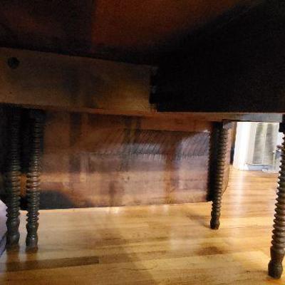 Gorgeous 19th century gate leg/drop leaf walnut dining table