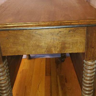 Gorgeous 19th century gate leg/drop leaf walnut dining table