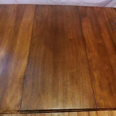 Gorgeous 19th century gate leg/drop leaf walnut dining table