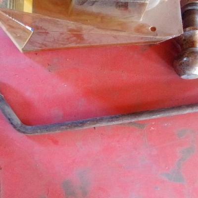 WS-23  BATTERY CHARGER, BRAKE LIGHT AND HITCH BALLS