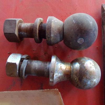 WS-23  BATTERY CHARGER, BRAKE LIGHT AND HITCH BALLS