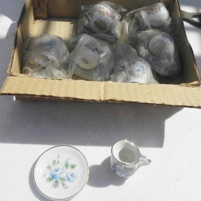LOT 280  SMALL, TOY TEACUPS AND SAUCERS