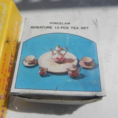 LOT 279  TOY TEA PARTY ESSENTIALS
