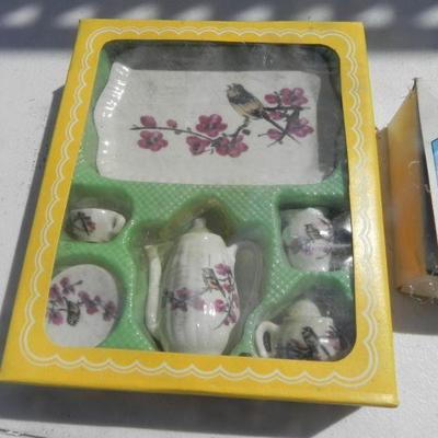 LOT 279  TOY TEA PARTY ESSENTIALS