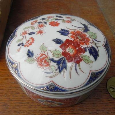 LOT 278  ASIAN THEMED BREAD PLATES AND TRINKET BOXES
