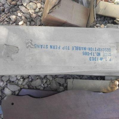 LOT 275  NIB PLANT AND OTHER STANDS