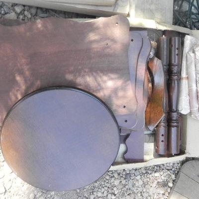 LOT 272  MORE NIB PLANT AND OTHER STANDS