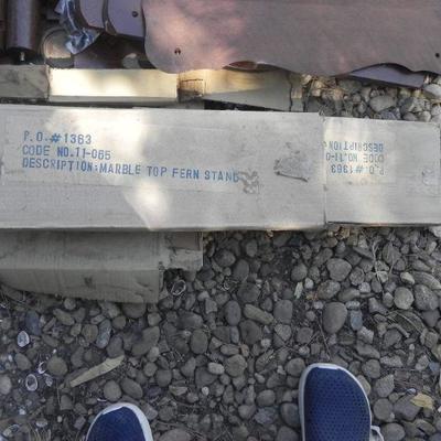 LOT 272  MORE NIB PLANT AND OTHER STANDS