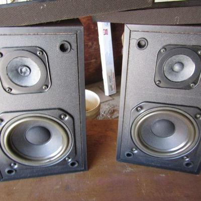 G-15  REALISTIC SHELF SPEAKERS
