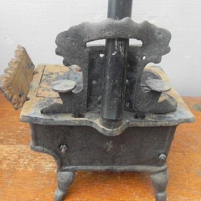 LOT 281  CRESCENT CAST IRON TOY STOVE