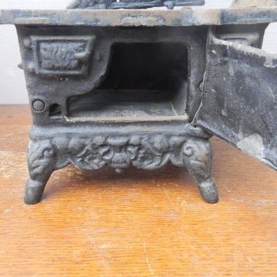 LOT 281  CRESCENT CAST IRON TOY STOVE