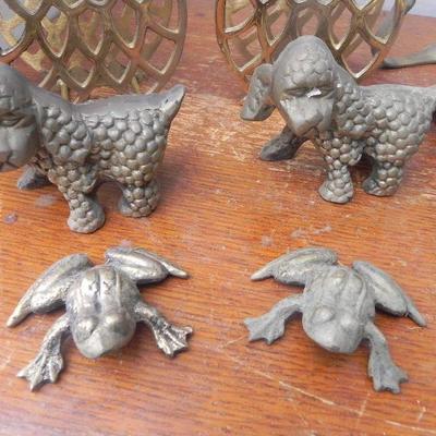 LOT 295  SMALL BRASS DECOR