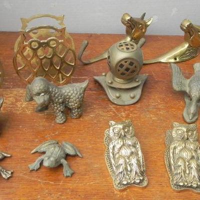 LOT 295  SMALL BRASS DECOR