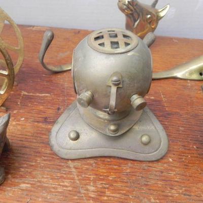 LOT 295  SMALL BRASS DECOR