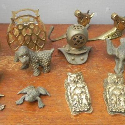LOT 295  SMALL BRASS DECOR