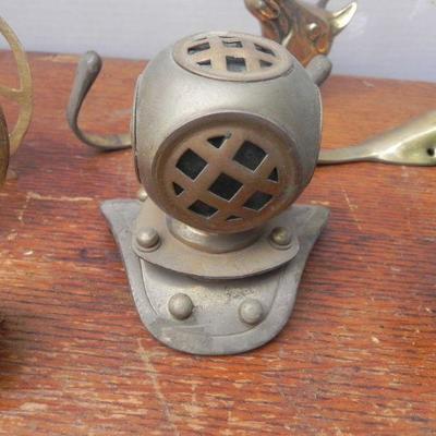 LOT 295  SMALL BRASS DECOR