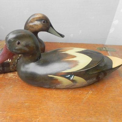LOT 259  BEAUTIFUL SOLID WOODEN DUCKS