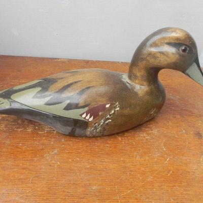 LOT 259  BEAUTIFUL SOLID WOODEN DUCKS