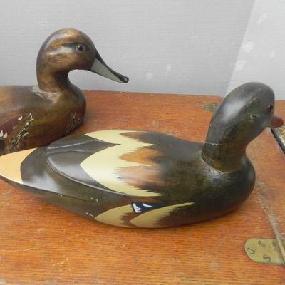 LOT 259  BEAUTIFUL SOLID WOODEN DUCKS