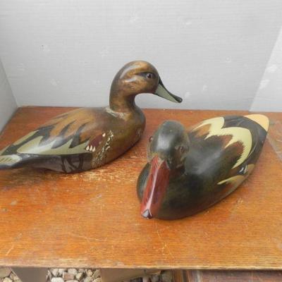 LOT 259  BEAUTIFUL SOLID WOODEN DUCKS