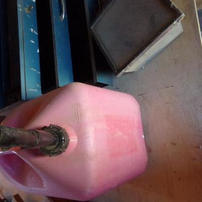 WS-31  TOOLBOX AND GAS CAN