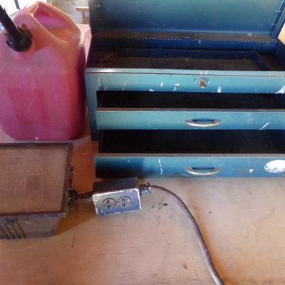 WS-31  TOOLBOX AND GAS CAN