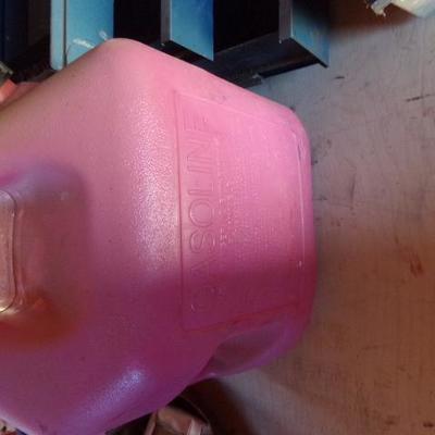 WS-31  TOOLBOX AND GAS CAN