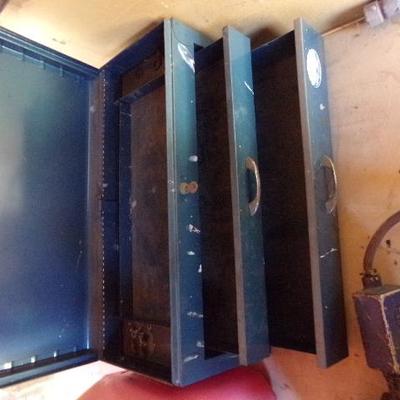 WS-31  TOOLBOX AND GAS CAN