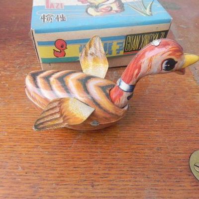 LOT 258  WIND UP TOYS